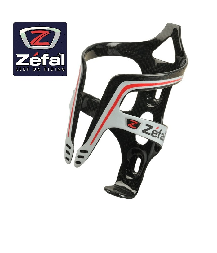 zefal.pulse_.carbon.png En svart Zéfal vattenflaskhållare för cykel med vita och röda detaljer. Zéfals logotyp och sloganen "Keep on riding" syns i det övre vänstra hörnet.