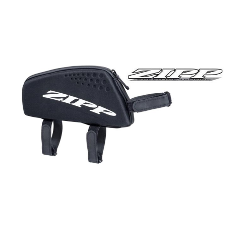 En svart Zipp-märkt cykelväska med blixtlås och justerbara remmar, mot en vit bakgrund med en Zipp-logotyp i det övre högra hörnet.