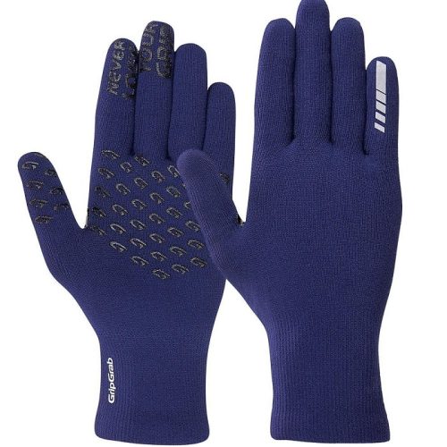 GripGrab Waterproof Knitted Thermal Gloves i mörkblått visas med handflatan uppåt och handflatan nedåt, med svarta greppmönster med "GripGrab" på handflatan och tre reflekterande silverränder nära knogarna.
