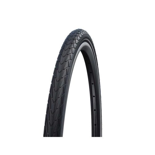 Detaljerat standarddäck Schwalbe Marathon Racer 30/35/40-622 mot en ren, vit bakgrund. Däcket är svart med ett distinkt mönster, framhävt av klar belysning som betonar texturen.