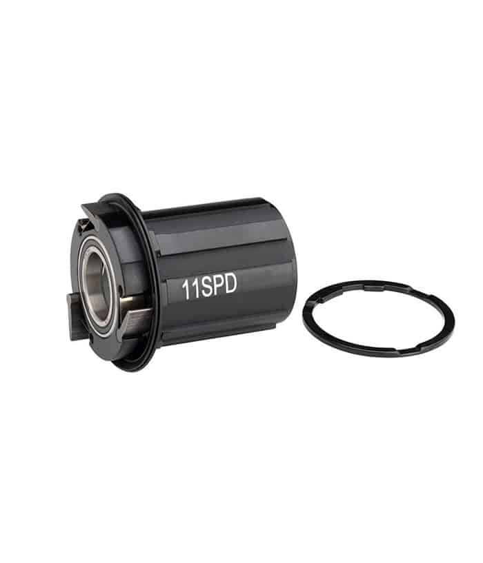176-177-zipp.jpg Frihjulsbody Zipp för nav 176/177D, mot en vit bakgrund. Delarna är arrangerade bredvid varandra med mjukt ljus som framhäver detaljerna och materialen.