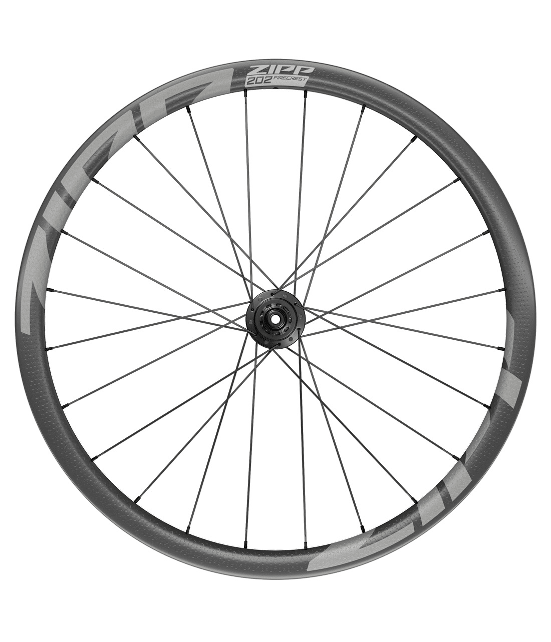 202-firecrest-bakhjul.png Detaljerat hjul Zipp 202 Firecrest med kolfiberfälg och eleganta grå detaljer. Hjulet är välbelyst och framhäver den fina strukturen och aerodynamiska designen. Skivbromskompatibel.
