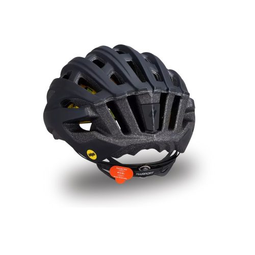 Svart Specialized Propero 3 Angi hjälm med MIPS, fotograferad i detaljrikedom. Matt yta och tydliga ventilationshål framhävs under jämn belysning, perfekt för cykling.
