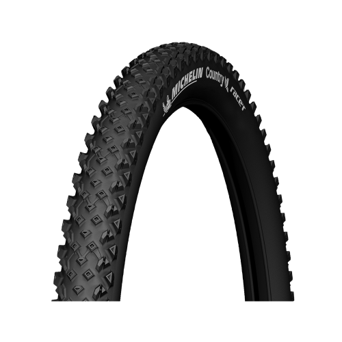 Svart MTB-däck Michelin Country Racer 27,5x2,10 med tydligt mönster. Däcket har en böjd form och är placerad mot en vit bakgrund i starkt ljus.