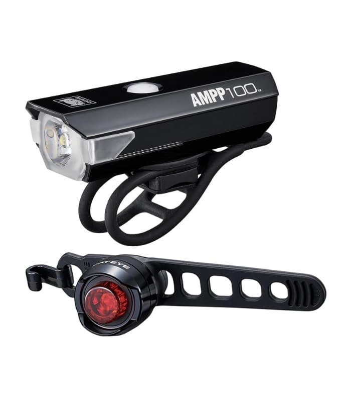 AMPP-ORB.jpg En svart Belysningset Cat Eye fram AMPP 100 bak ORB USB inkluderar en rektangulär AMPP100 framlampa och en rund baklampa, båda fästa med justerbara gummiband.
