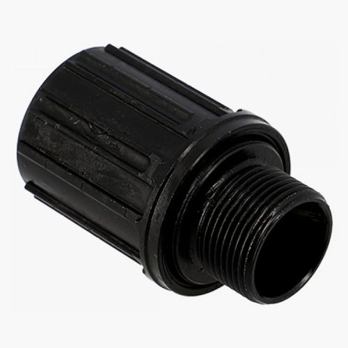 Närbild av en svart Shimano FH-M6010-B-kropp, med detaljerade gängor och räfflad textur fångad i mjukt, diffust ljus mot en ljus bakgrund. Bilden visar tydligt formen och materialet.