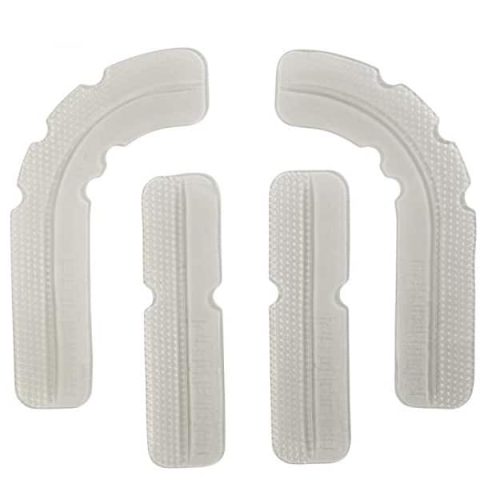 Fyra genomskinliga gelpads för Cube Natural Fit cykelhjälmar. De är välbelysta och avbildade mot en ljus bakgrund, vilket framhäver deras textur och mjuka form. Padsen är arrangerade för att visa deras design.