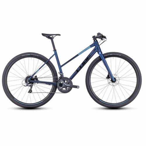Sport/gravel Cube Nulane, Dam 2x8s, Blå är en blå hybridcykel med skivbromsar, tunna däck och en lättviktsram som visas från sidan mot en vit bakgrund.