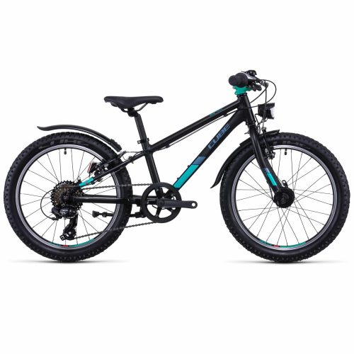 Barncykel 20" Cube Acid 200 allroad 7 växlad är en svart och blågrön mountainbike för barn med fram- och bakväxel, knobbydäck, framgaffel med fjädring, platt styre och svart sadel, visad i profil mot en vit bakgrund.