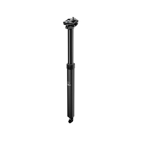 Svart Koryak Intern 150 mm dropper post för cyklar, elegant presenterad mot en vit bakgrund med fokuserat ljus som framhäver dess detaljer.
