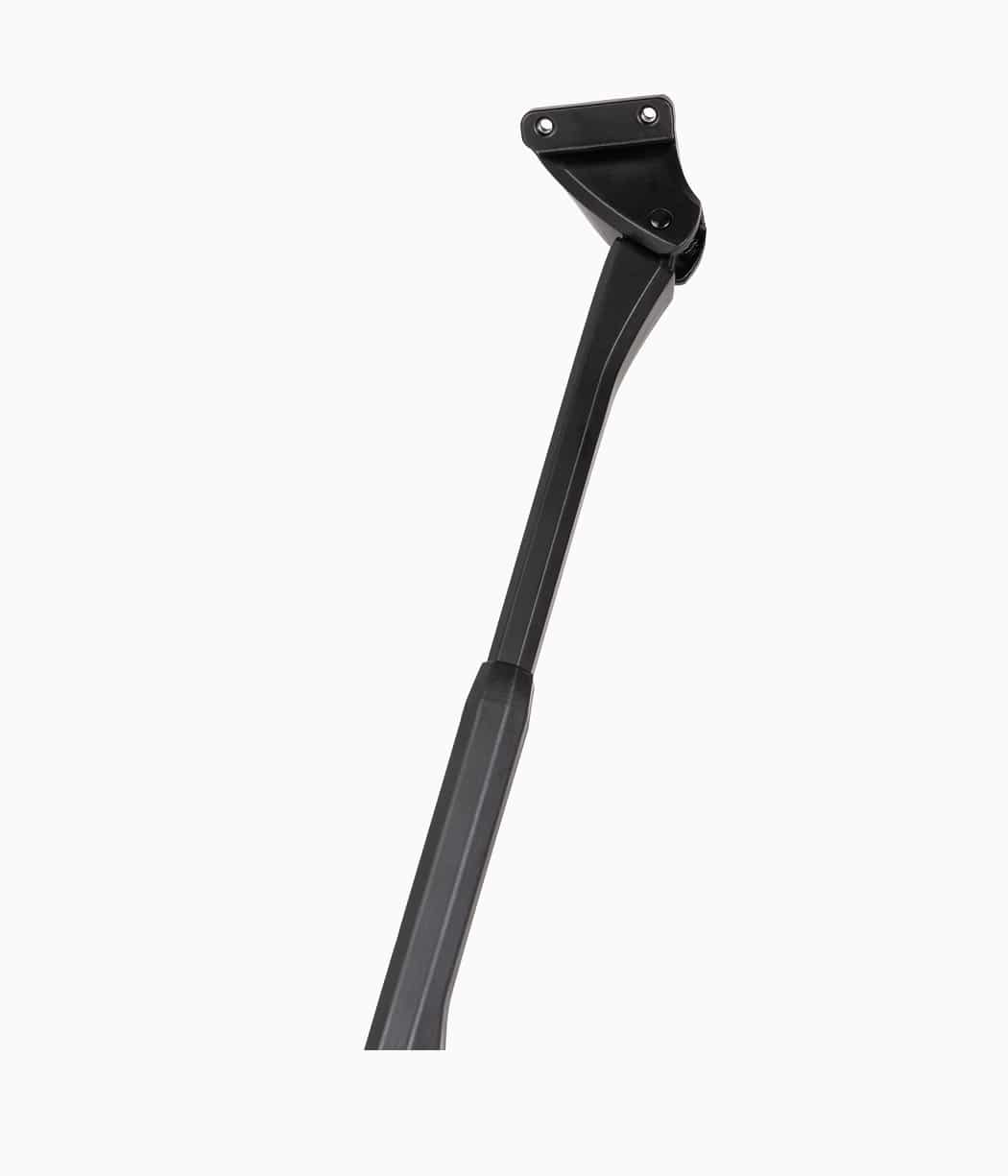 EDGE-HV.jpg Detaljerat fotografi av ett svart cykelstöd från Atranvelo, modellen Edge KSA18. Stödet är tillverkat i aluminium och fotograferat mot en ljus bakgrund, vilket framhäver dess design.