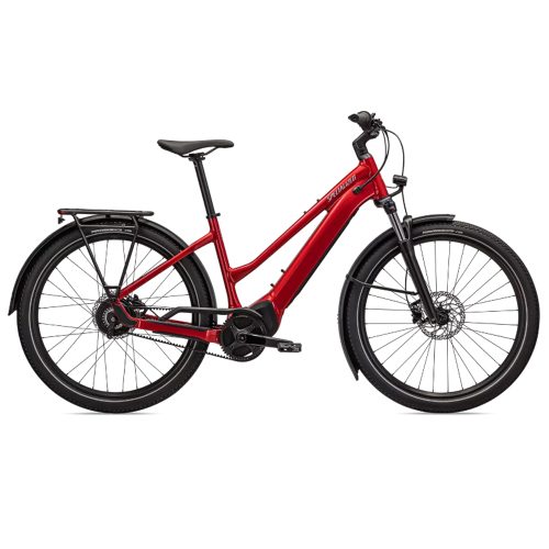 Röd Specialized Turbo Vado 3.0 ST IGH elcykel i profil mot en vit bakgrund. Cykeln har skärmar