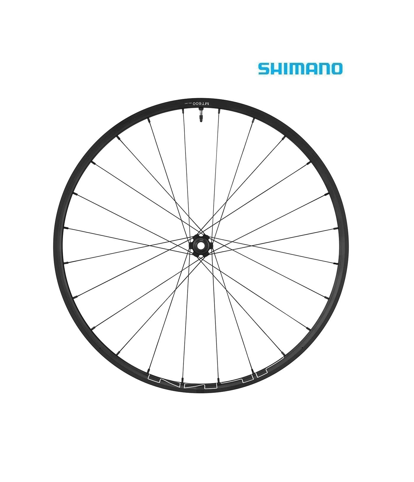 Framhjul-shimano-mt600.png Shimano WH-MT600 29" framhjul med skivbromsfäste. Hjulet presenteras i en detaljrik bild med skarpt fokus, vilket framhäver dess komponenter och design. Belysningen är jämn och framhäver hjulets svarta finish.
