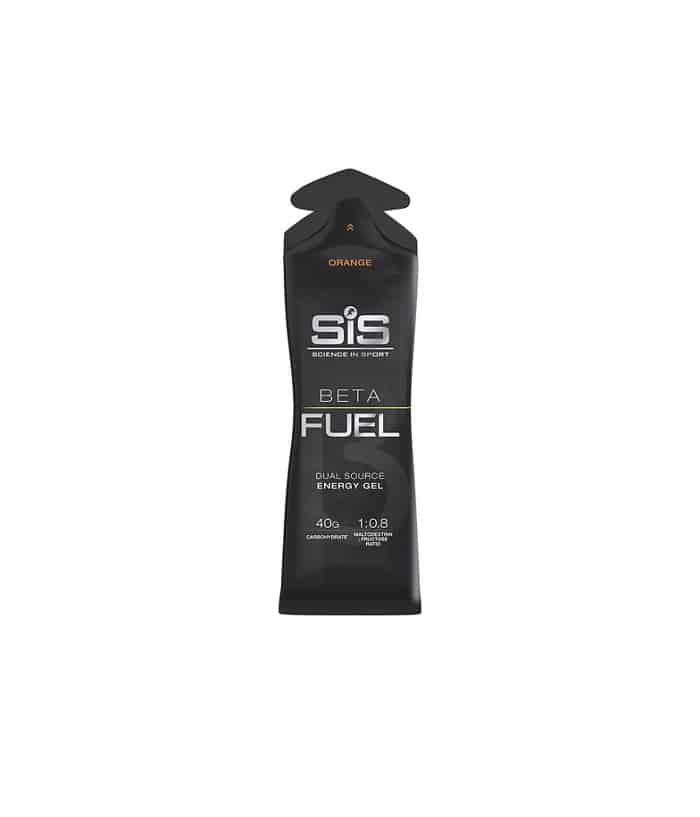 Gel_Orange.jpg En svart påse märkt "SiS Beta Fuel Dual Source Enegy Gel 6 st apelsin" står upprätt mot en vit bakgrund.