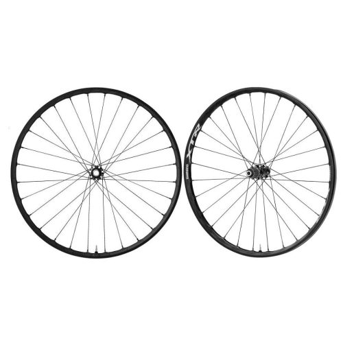 Två Shimano XTR Trail WH-M9020 29" hjul visas i en studioinställning med bra ljus. Hjulen har svarta fälgar och ekrar, med Shimano XTR-logotypen tydligt synlig.