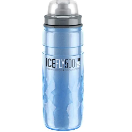 En genomskinlig blå Thermoflaska Elite Icefly-flaska för varma eller kalla drycker, med grå kapsyl och lock i klar plast, står upprätt mot en vit bakgrund.