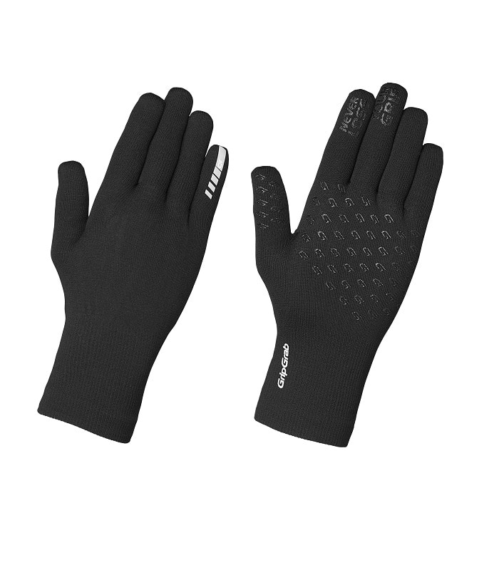 Knitted-Glove-svart.jpg Ett par GripGrab vattentäta stickade termiska handskar i svart, med texturerat grepp på handflatorna och vita ränder på ena pekfingret. "GripGrab"-logotypen finns på handleden. Finns även i blått.
