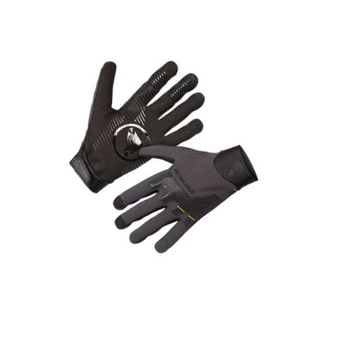 Ett par Endura MT500 helfingerhandskar i svart och mörkgrått, där den ena handsken visar handflatan och den andra ryggen, mot en vit bakgrund.