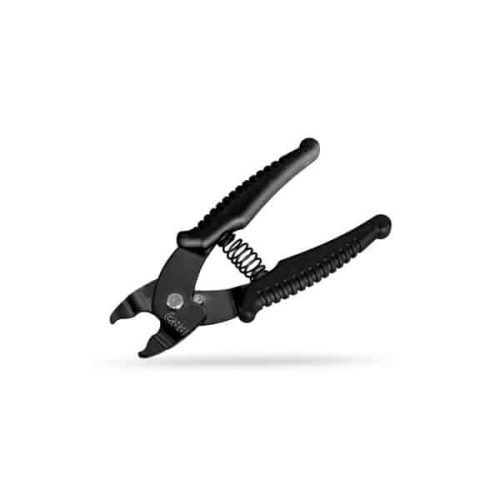 Närbild av ett svart kedjeverktyg PRO Chain Link Remover mot en vit bakgrund. Verktyget har handtag med räfflad yta och en synlig fjäder.