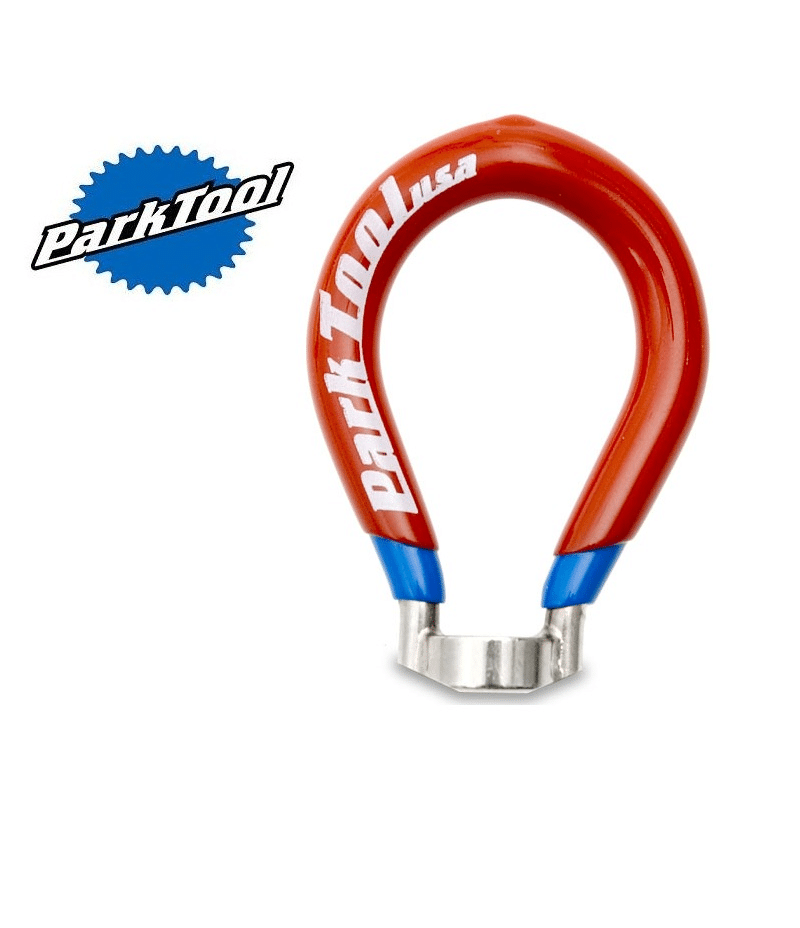 Park-tool-ekernyckel-345mm-SW42.png En detaljerad bild av en röd Park Tool SW-42 ekernyckel med blå och silverfärgade detaljer, avsedd för 3,45mm ekrar. Ljuset framhäver verktygets form och material.