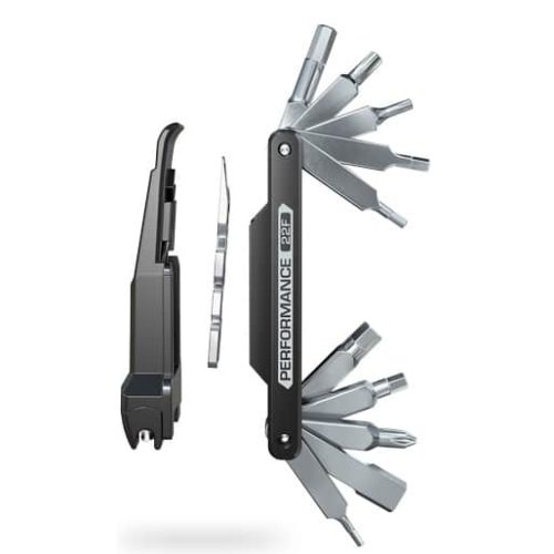 Multiverktyg Pro 22F Performance i aluminium mot en vit bakgrund. Verktyget är öppet och visar flera olika verktygsdelar i silver. Starkt ljus framhäver detaljerna och den moderna designen.