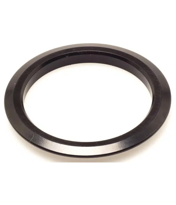 Pro-Styrlagerkona-0028 Styrlagerdel PRO Nedre 1,5" är en svart, cirkulär metallring (O:51,5/I:39,8/H:4,6 mm) med en plan insida och lätt avfasad ytterkant, mot en vit bakgrund.