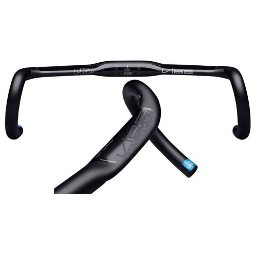Svarta Pro Vibe Aero aluminium racerstyren, åtskilda och belysta framifrån, framhäver den aerodynamiska formen. Detaljer som mätmarkeringar och logotyper är väl synliga.