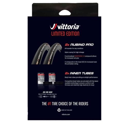 Produktbild av Vittoria Rubino Pro IV Graphene 2.0 Racerdäck. Förpackningen visar två däck och slangar, framhäver Limited Edition-designen och dess tekniska specifikationer. Studiobelysning accentuerar detaljerna på däcken och förpackningen.