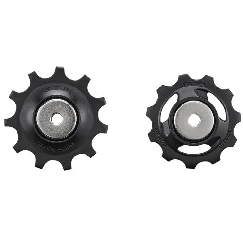 Svarta detaljrika rulltrissor för Shimano 105 RD-R7000 bakväxel, 11-delad. Studioljus framhäver material och konstruktion. Guide pulley och T-pulley tydligt markerade.