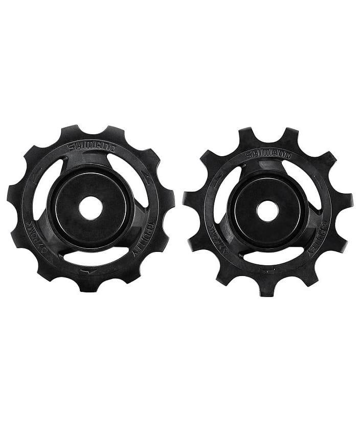 Rulltrissa-ParRD-R9100.jpg Två svarta Shimano RD-R9100 Dura Ace rulltrissor för 11-växlad bakväxel visas i starkt, jämnt ljus. Detaljer som "SHIMANO", "G-PULLEY" och "T-PULLEY" är tydligt synliga.