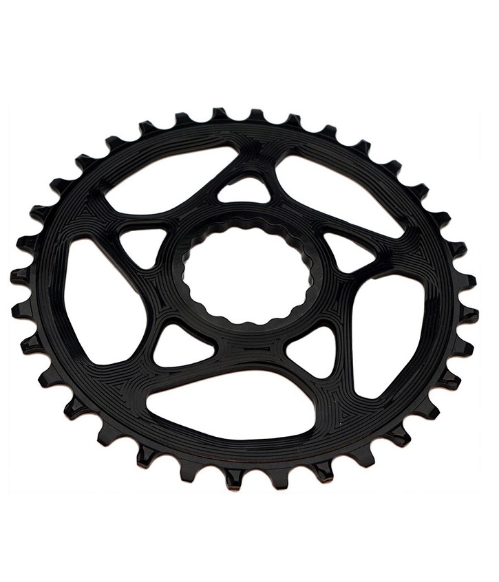 Rund-raceface-AB Svart AbsoluteBlack rund Boost-drev med 3 mm offset för Raceface, detaljerad textur och innovativ design syns tydligt i ljuset. Drevets unika hålmönster framhävs mot den vita bakgrunden.