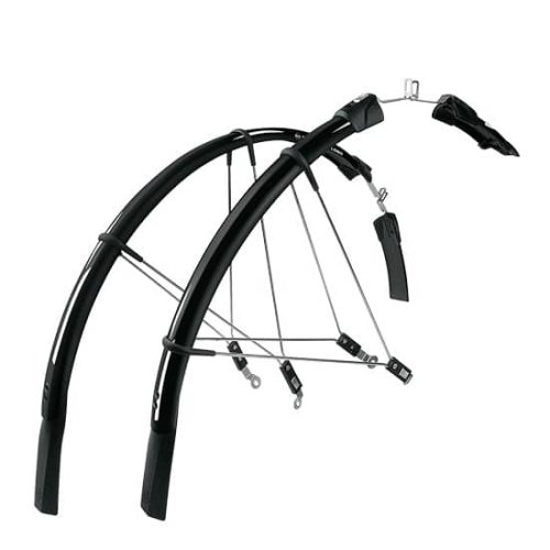 Skärmset SKS Raceblade long 28 tum svarta innehåller svarta böjda främre och bakre cykelskärmar i plast med stödstänger i metall, monteringsfästen och hårdvara, mot en vit bakgrund.