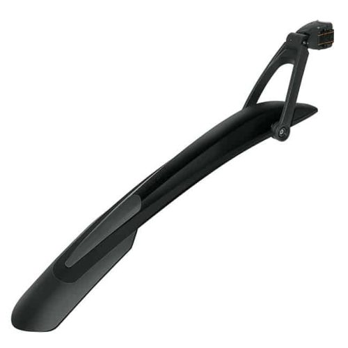 Svart cykelskärm med grå detaljer på en vit bakgrund. Skärmen är långsträckt och böjd, med en fästanordning i änden. Belysningen är jämn och detaljrik.