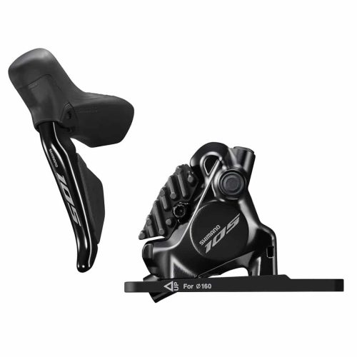 Svart Shimano 105 Di2 skivbromsset med reglage och bromsok. Studiobelysning framhäver detaljerna och den moderna designen, vilket ger en känsla av precision och kvalitet.