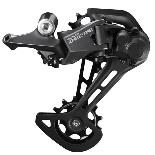En detaljerad närbild av en svart Shimano Deore RD-M5100 Shadow+ 11-växlad bakväxel. Metalliska detaljer och precisa linjer framhävs av en jämn belysning mot en ren, vit bakgrund.