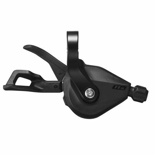 Detaljerad bild av en Shimano Deore SL-M5100 växelreglage för höger sida, avsedd för 11-växlade system. Den mattsvarta finishen framhävs av mjuk belysning.