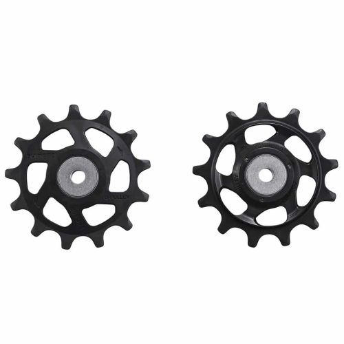 Två svarta Shimano XT-rulltrissor för 12-växlade bakväxlar, placerade bredvid varandra mot en vit bakgrund. Detaljerad belysning framhäver rulltrissornas utformning och texturer.