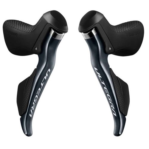 Ett par Shimano Ultegra Di2 ST-8050 STI-reglage för landsvägscyklar visas i detalj mot en ren