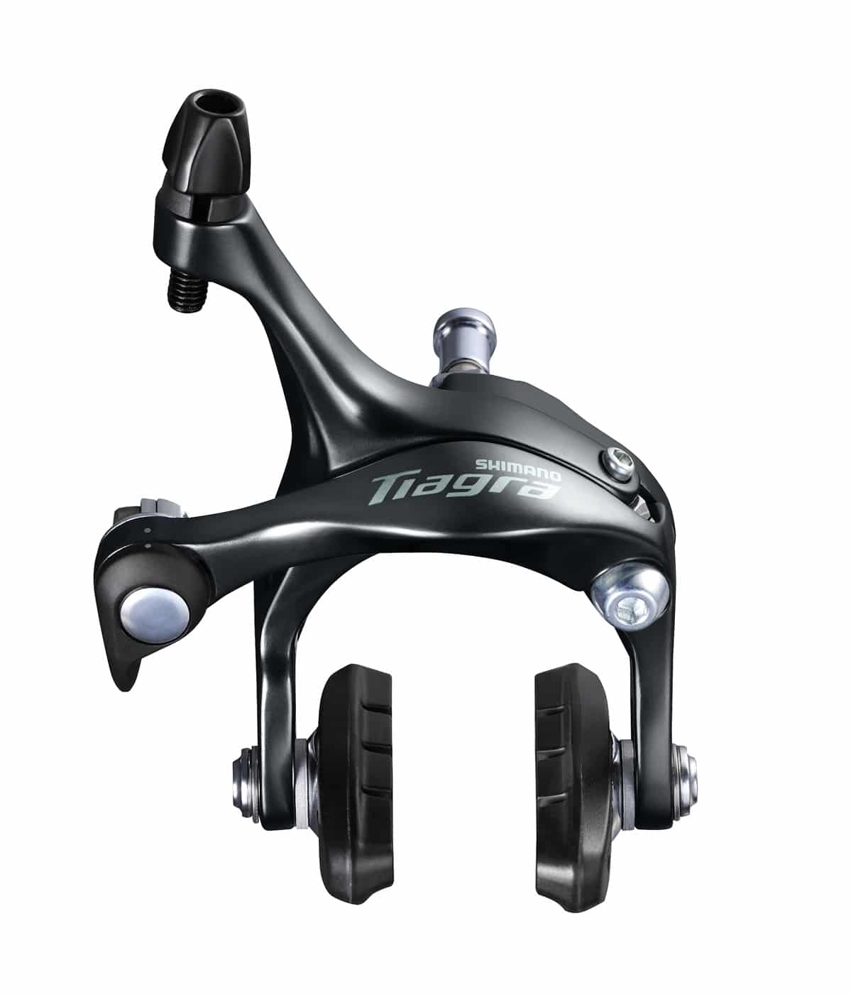 Shimano-Tiagra-BR4700.jpg Svart Shimano Tiagra BR-4700 racercykelbroms, fram eller bak, med tydlig logotyp och detaljerade bromsbelägg, mot en ren vit bakgrund, belyst för att framhäva designen.