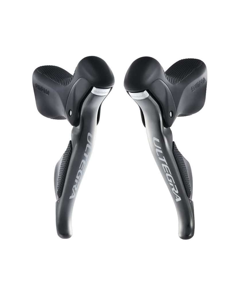 Shimano-Ultegra-DI2-6770.jpg Shimano Ultegra Di2 ST-6770 STI-reglage i par, 2x10-växlar. Gråtoner dominerar med subtila ljusreflektioner som framhäver detaljerna. Produktfotografering med neutral bakgrund.