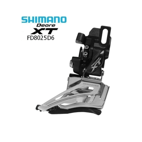 Detaljerad bild av en Shimano XT M8025 D6 framväxel för 2x11-växlar, presenterad i ett ljust, studiolikt ljus som framhäver den blanka metallen och den svarta mekaniken.