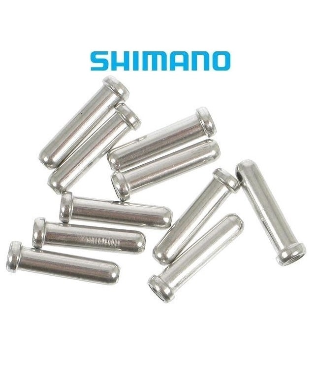 Shimano-andhylsa-18.jpg Närbild av Shimanos ändhylsor för innervajer, 1,6mm. Silverfärgade, metalliska och arrangerade på en vit bakgrund med en ljus och jämn belysning. Shimano-logotypen syns ovanför.