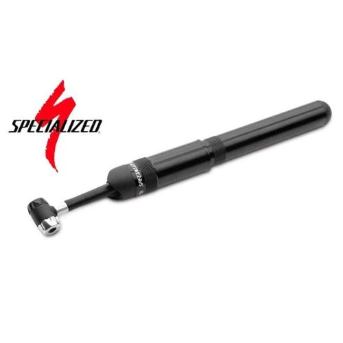 En Specialized Airtool Flex pump för MTB/Racer, elegant presenterad i svart och silver. Intensivt ljus framhäver pumpens detaljer och skapar en professionell känsla.