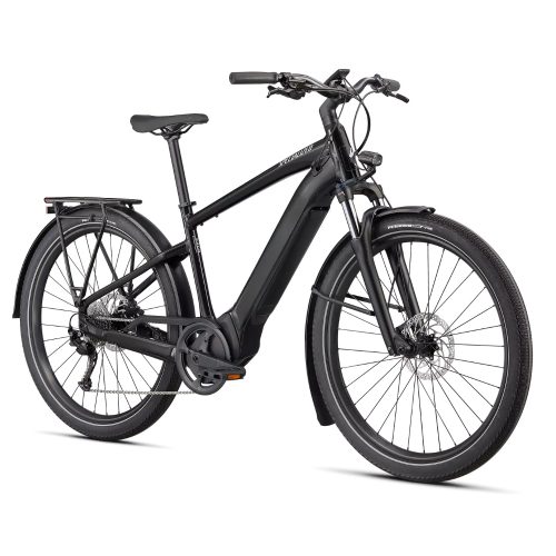 En svart Specialized Turbo Vado 3.0 elcykel för herrar visas mot en vit bakgrund. Starkt ljus framhäver cykelns design och detaljer som skärmar