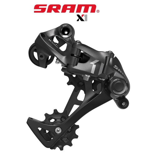 Detaljrik produktbild av en svart Sram X1 2.1 X-Horizon bakväxel för 11-växlad cykel. Fokuserat ljus framhäver mekaniska detaljer och texturer, mot en ren vit bakgrund. Märkeslogotypen SRAM® X1 syns tydligt ovanför växeln.