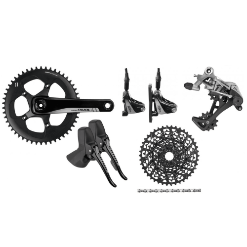 Närbild av en Sram Rival 1x11 GXP-gruppset med ett 50-tandat vevparti, framväxel, bakväxel, reglage, kassett och kedja mot en vit bakgrund. Utmärkt skärpa och balanserad belysning.