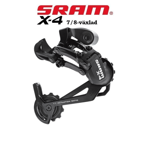 Bakväxel Sram X4 visas i en detaljerad närbild, med märkets logotyp och modellnamn tydligt framträdande. Produktens konstruktion är belyst med skarpt, jämnt ljus, vilket framhäver dess svarta färg och tekniska detaljer.
