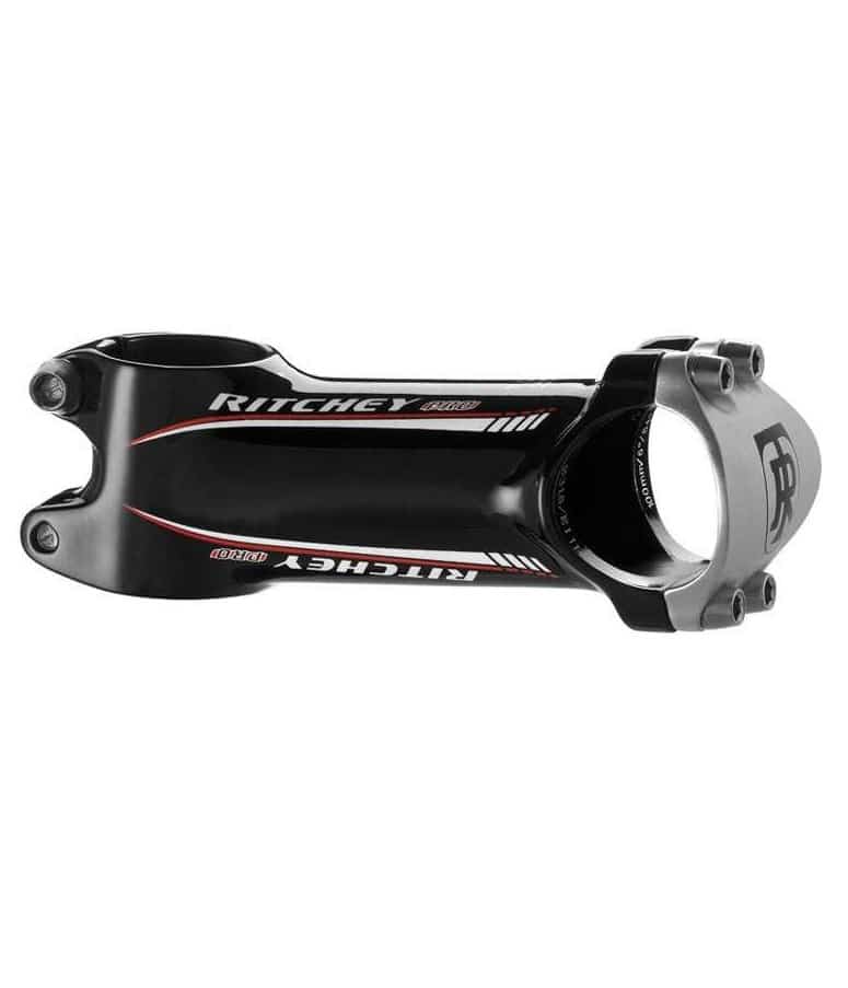 Stam-Ritchey-Pro-Axis-44.jpg En Ritchey Pro Axis 44 oversize styrstam för racer/MTB-cyklar. Den är svart med vita och röda detaljer, med en silverfärgad klämma för 31,8mm styren. Produktbilden är tagen i studiobelysning.