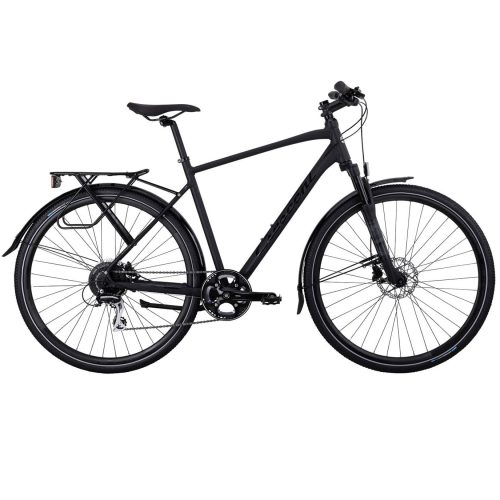 Herrcykel Crescent Starren 8s, 28" i svart visas i profil mot en vit bakgrund, med fjädring fram, lasthållare bak, skivbromsar och platt styre.