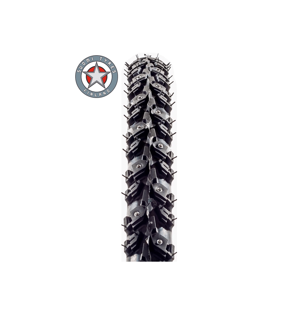 Suomi-tyres-skinny-freddie-w104.png Ett Skinny Freddie W104 dubbdäck från Soumi Tyres visas i detalj, med fokus på dubbarna. Däcket framträder i stark belysning mot en vit bakgrund, vilket understryker dess robusta design och vintergrepp.